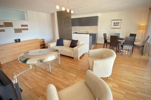 Spacious and bright 2 bedroom apartment with terrace - Apartment - Lausanne