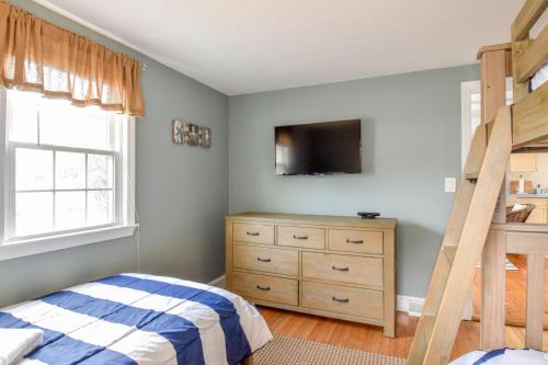 #907 - Portside Five B - image 6