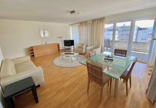  Modern, bright and spacious 3 bedrooms 2 bathrooms in Lausanne