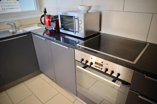 Good location spacious comfortable and bright!! - image 6