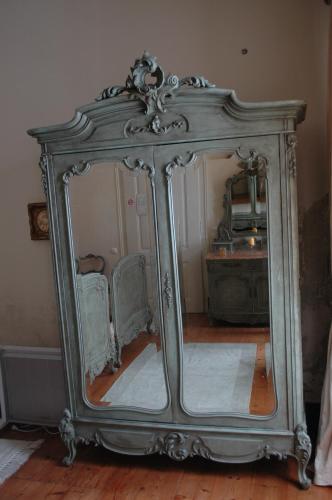 2 twin beds