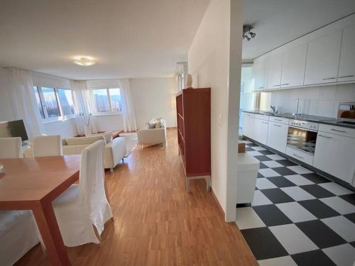Your bright and spacious apartment by the lake - image 2