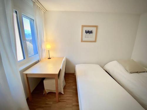 Your bright and spacious apartment by the lake - image 14