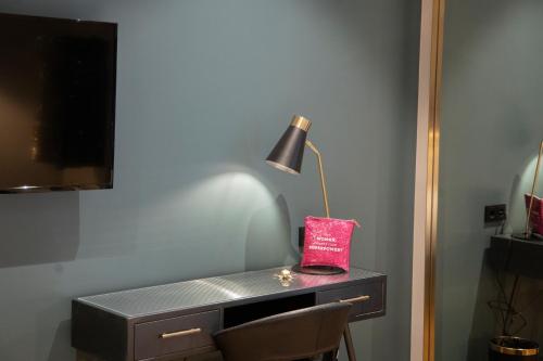 Standard Single Room with Private Bathroom image 10