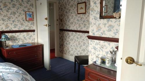 Hollingworth Lake Guest House Room Only Accommodation