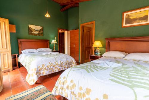 2 double beds