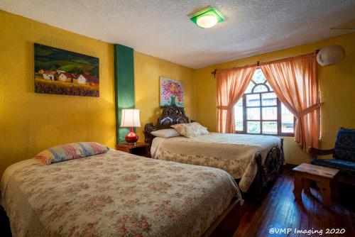 1 double bed, 1 twin bed