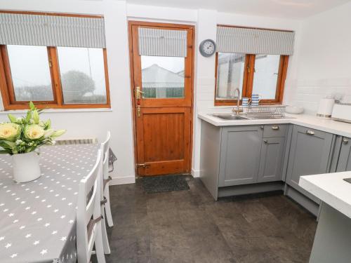 Miners Cottage - image 11