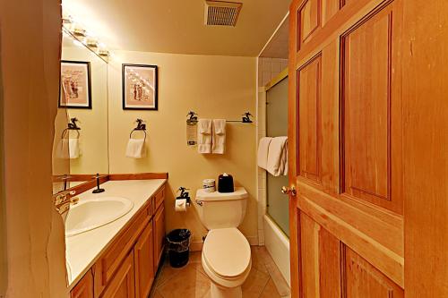 Timberline Condominium Studio Loft Unit 301 - image 2