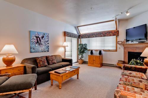 Apartment with Mountain View