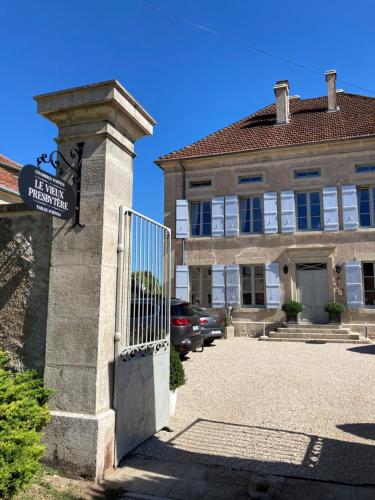 Le vieux presbytère chambre d'hôte Scey-sur-Saône-et-Saint-Albin
