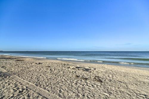 Idyllic Pass-A-Grille Studio Walk to Beach! - image 5