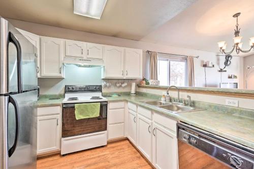 Airy Pueblo Pad Less Than 5 Mi to Arkansas Riverwalk!