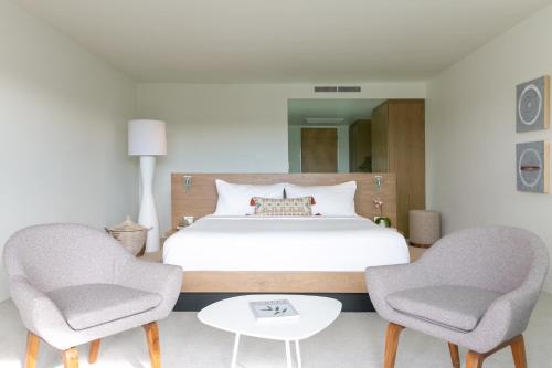 Guestroom, CIVANA Wellness Resort & Spa in Carefree