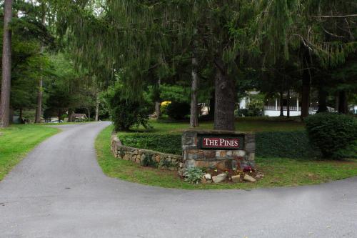 The Pines Cottages 4