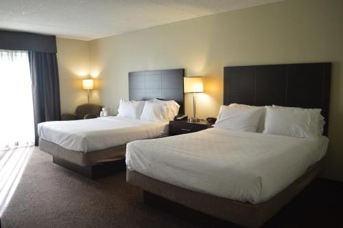 Holiday Inn Express Hotel & Suites Pittsburgh Airport, an IHG Hotel