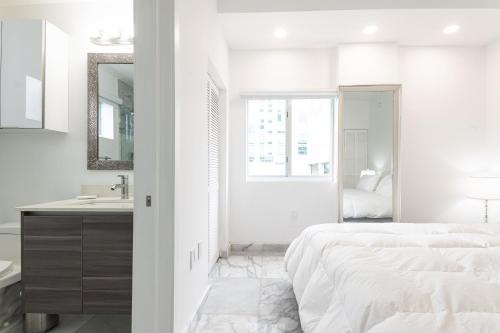 Free Parking-Gorgeous 2 Bedroom Unit-Location