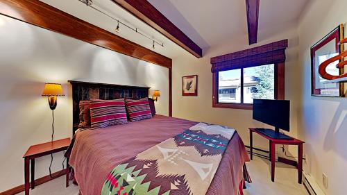 Timberline Condominiums 2 Bedroom Unit C1D - image 4