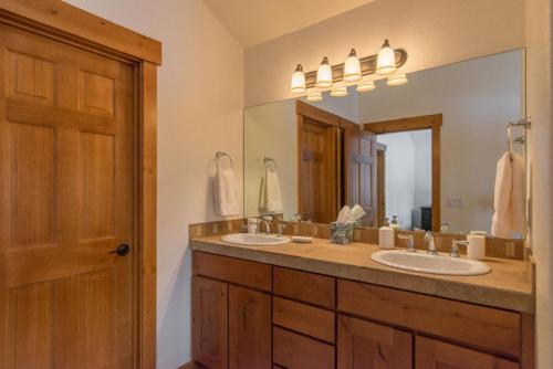 Fickes by Tahoe Truckee Vacation Properties - image 9