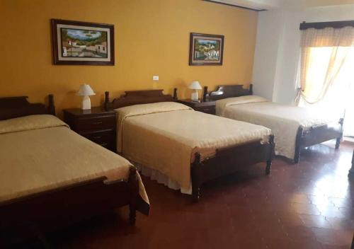 Hotel Acropolis Maya in Руїни Копан
