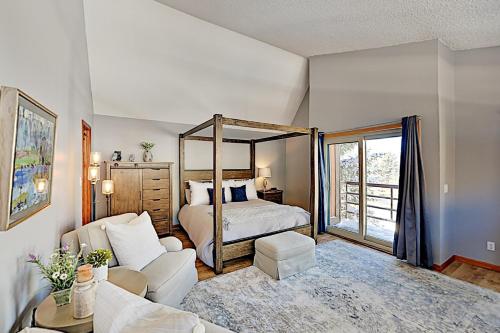 Stone Creek Townhome - Near Slopes & Lake! townhouse - main image