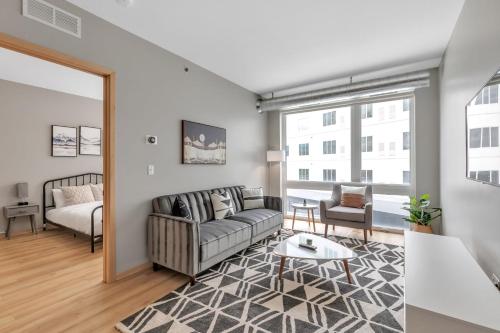 Modern Lux 1BR Flat and Gym - image 7