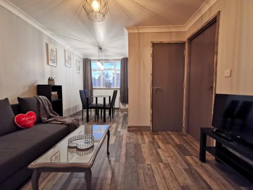 Palaz-2 Bedroom Flat, , London