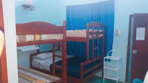 2 bunk beds