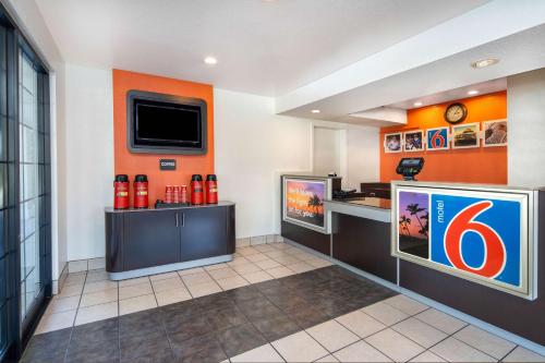 Lobby, Motel 6-Thousand Oaks, CA in Thousand Oaks (CA)