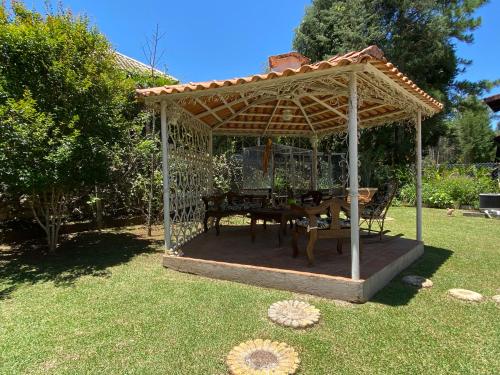 Casa alto padrão em condomínio fechado - São Roque