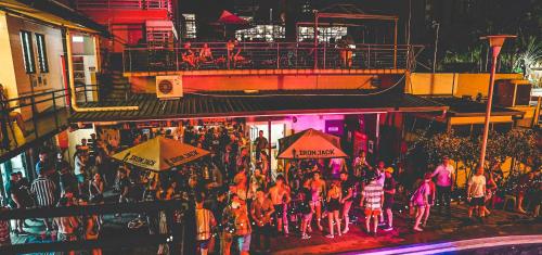 ユース シャック バックパッカーズ