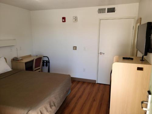 1 queen bed