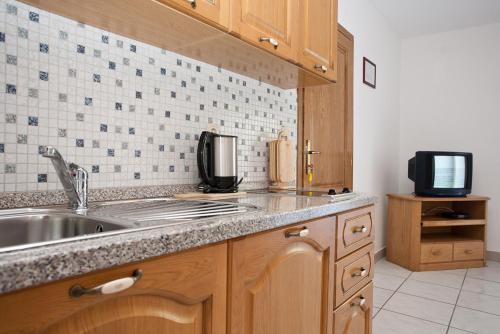 One-Bedroom Apartment image 2