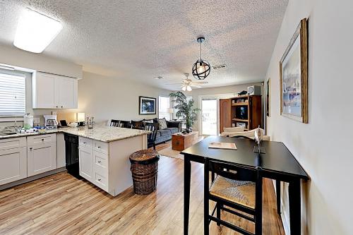 New Listing! Blue Heron West On Little Lagoon Duplex - image 7