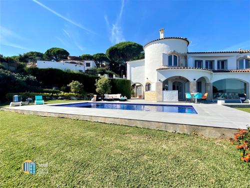 Villa Saramel by Rent Costa Brava in แซนท์แอนโทนีเดคาลอนเก