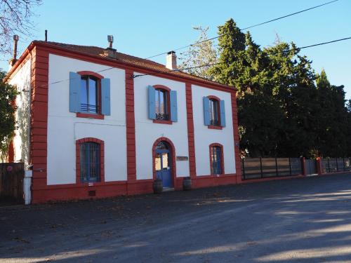 La Gare De Millas Chambres d'hôtes