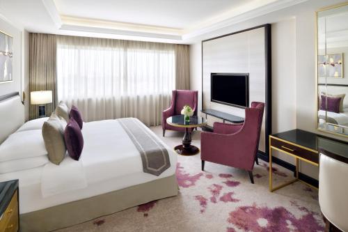Superior King Room image 1