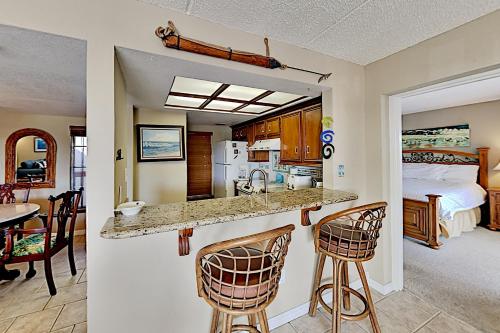 New Listing! Bay-View Condo with Pool Walk to Beach condo - main image