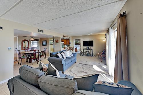 New Listing! Bay-View Condo with Pool Walk to Beach condo - image 9