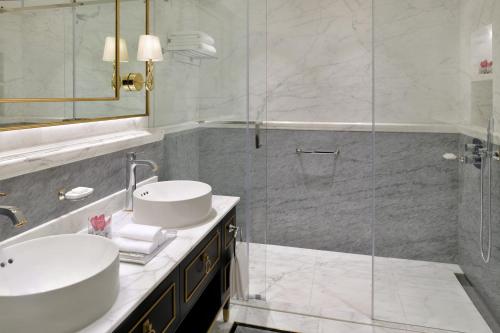 Superior Twin Room image 1