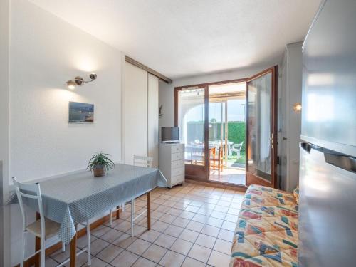 Apartment Les Soleils Rouges-14 by Interhome in Vaux Sur Mer mazpilsēta