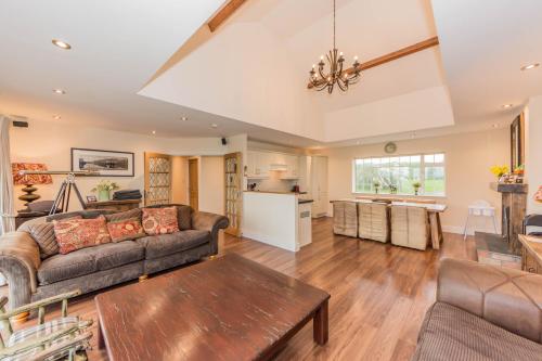 Ardkilly Ridge, Kinsale Town,Sleeps 8 in Мелоу