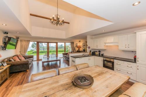 Ardkilly Ridge, Kinsale Town,Sleeps 8 in Мелоу
