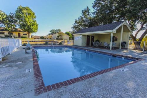 Recreational Resort Condominiums Situated on Lake Travis - image 3