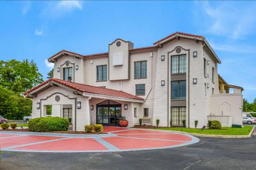 Quality Inn -Hampton Coliseum Convention Center - image 7