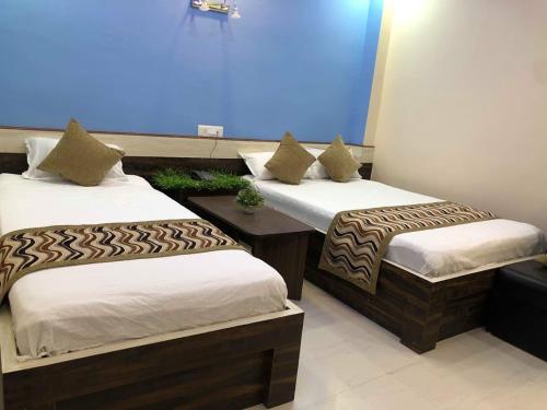 1 queen bed, 1 twin bed