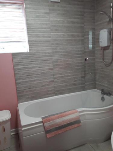 Cosy 2 bed flat near Freeman Hospital Newcastle upon Tyne