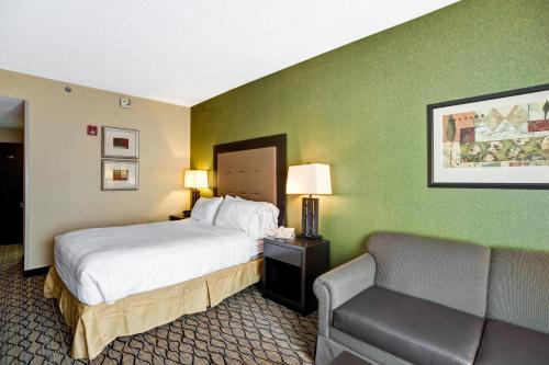 Holiday Inn Express Hotel & Suites Christiansburg, an IHG Hotel