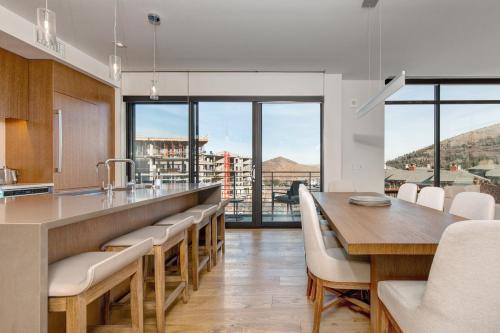 The Lift - Sunny Ski-In Ski-Out Gem - 2 Balconies condo - image 8