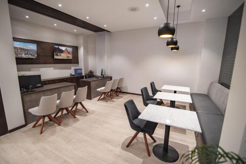 ห้องส่วนกลางสำหรับนั่งเล่น/ดูทีวี, Mitru Express Hotel in ลาปาซ